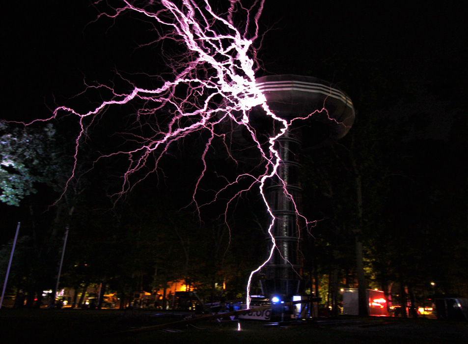 Dazzling display of Tesla coil at celebration of famed inventor: photos