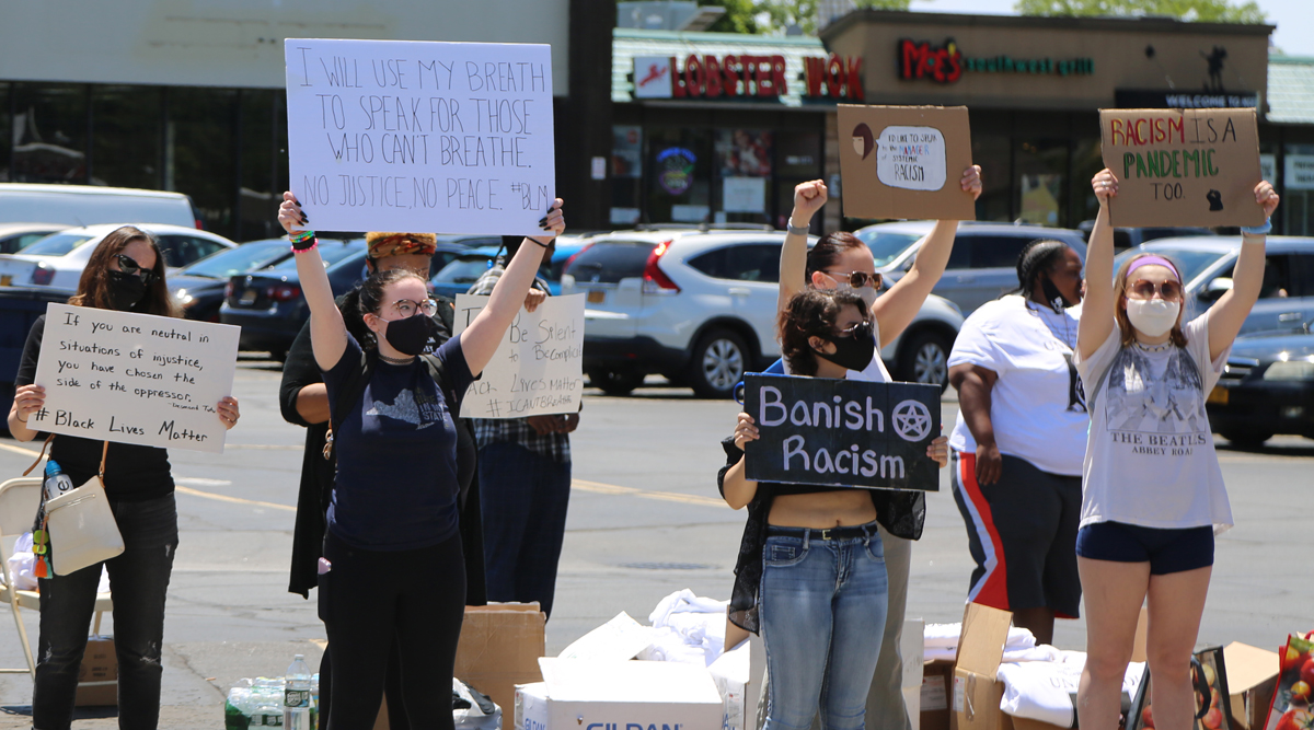 Riverhead protestors take to Route 58 traffic circle with a call to end ...