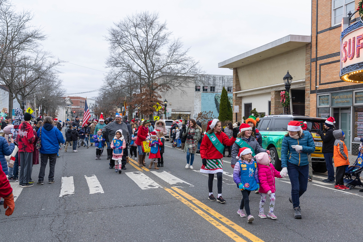 Annual Christmas parade, bonfire brings holiday cheer to downtown