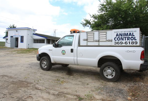 BARBARAELLEN KOCH FILE PHOTO | An animal control truck outside the Riverhead Animal Shelter.