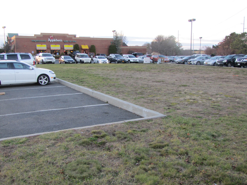 A 7,200 sf retail building is proposed for this grass lot in Applebee's parking on Rt 58