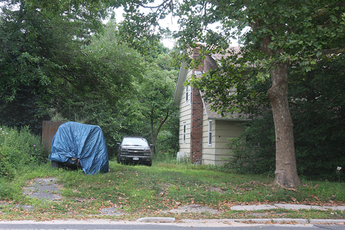 A man was found dead in his home on Roanoke Avenue last week. (Credit: Barbaraellen Koch)
