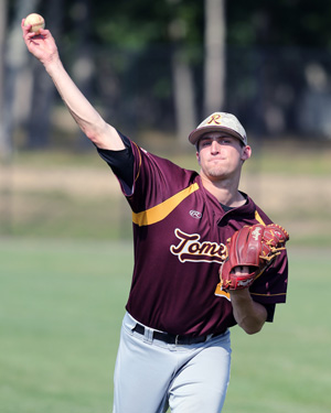 Baseball: Iowa pitcher gives Tomcats helping arm - Riverhead News Review