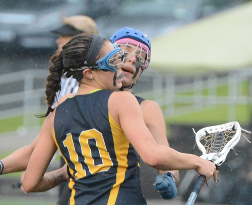 Ohio State-bound Shannon Rosati (10) returns to lead Shoreham-Wading River this year. (Credit: Robert O'Rourk, file)