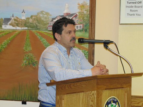 Farm Country Kitchen owner Tom Carson addressing the ZBA during its March 27 meeting. (Credit: Tim Gannon, file)