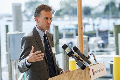 Professor Christopher Gobler will lead the Long Island Coastal Conservation and Research Alliance (Credit: Gordon M. Grant / Stony Brook University)