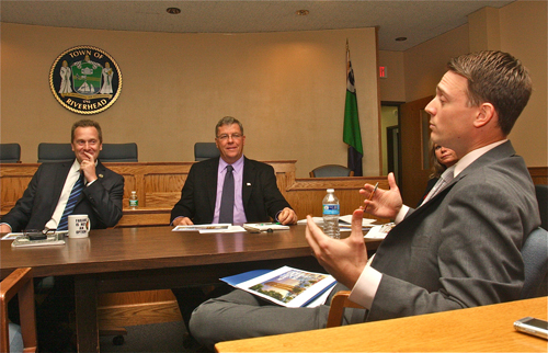 John Edgar (right) of Pataki & Cahill speaks at Thursday's town board work session. (Credit: Barbaraellen Koch)