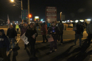 PAUL SQUIRE PHOTO | Dozens of onlookers swarmed the side of Route 58 to welcome Sgt. Ligon home.