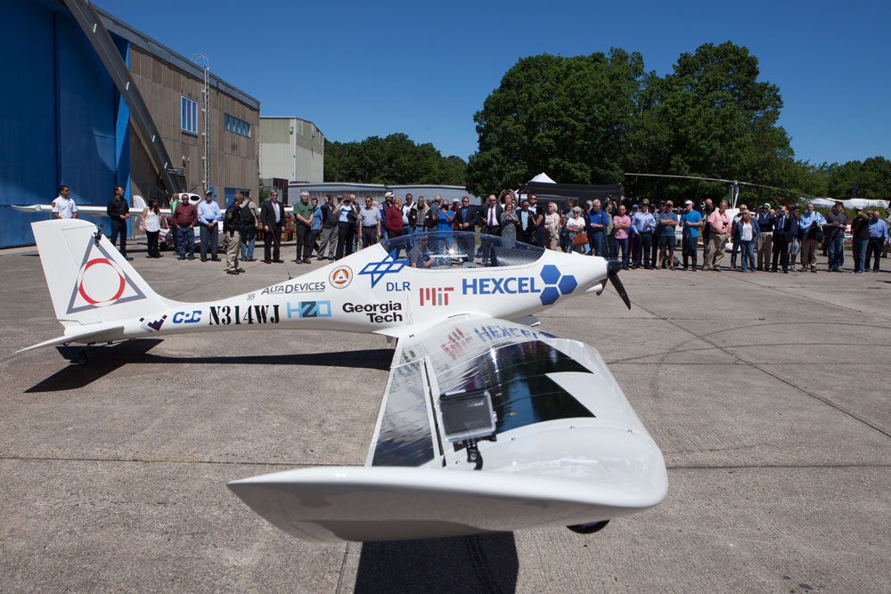 The aircraft makes its appearance to an enthusiastic crowd. (Credit: Katharine Schroeder)