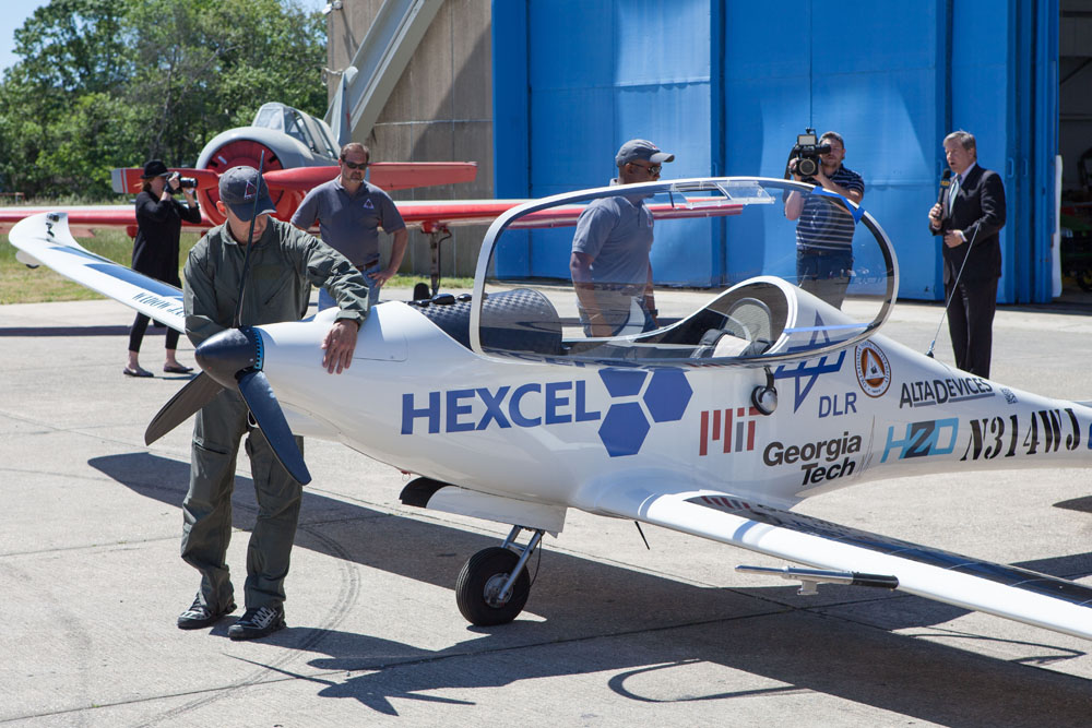 Luminati chief pilot Robert Lutz does a safety check. (Credit: Katharine Schroeder)