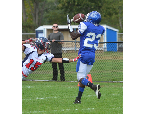 Steven Reid catches a long pass which he converted into a touchdown. (Credit: Robert O'Rourk)