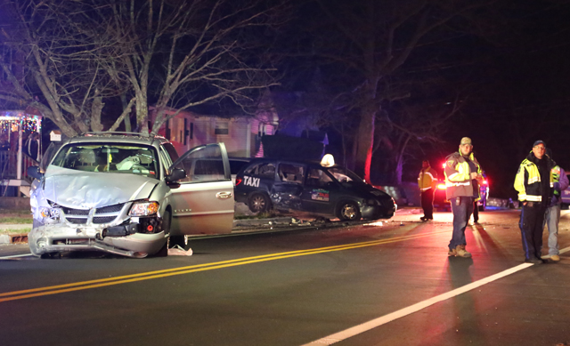 Riverhead taxi crash Roanoke Avenue
