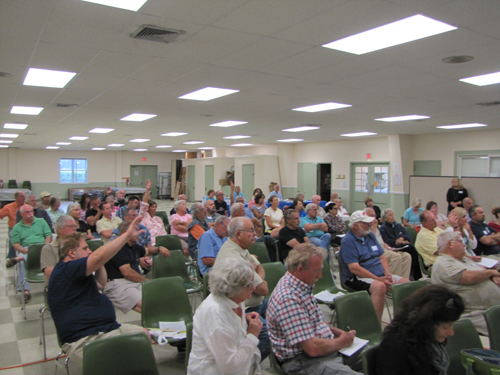 A full house turned out for Southold Voice's annual meeting Saturday, where the subject of helicopter noise was discussed
