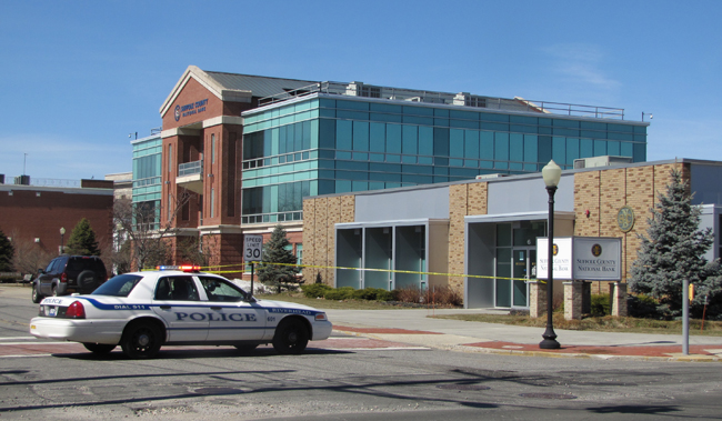 The Suffolk County National Bank in Riverhead was robbed Thursday morning. (Credit: Tim Gannon)