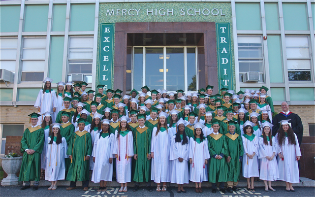 The Class of 2014 pose for a group photo with principal Carl Semmier. (Credit: Barbaraellen Koch)
