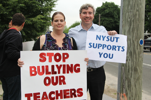 Christina Santopietro, a parent with two children in the school, with NYSUT regional staff director for Suffolk County Peter Verdon. (Credit: Jennifer Gustavson)