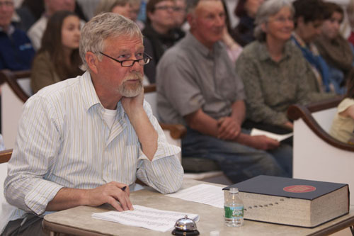 George Gaffga, a retired pastor from Mattituck, judging last year's spelling bee. (Credit: Katharine Schroeder, file)
