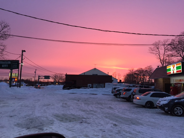 7-11 in Riverhead was open for business as the sun set on a day of snow cleanup across the region Tuesday. (Credit: Melanie Drozd)
